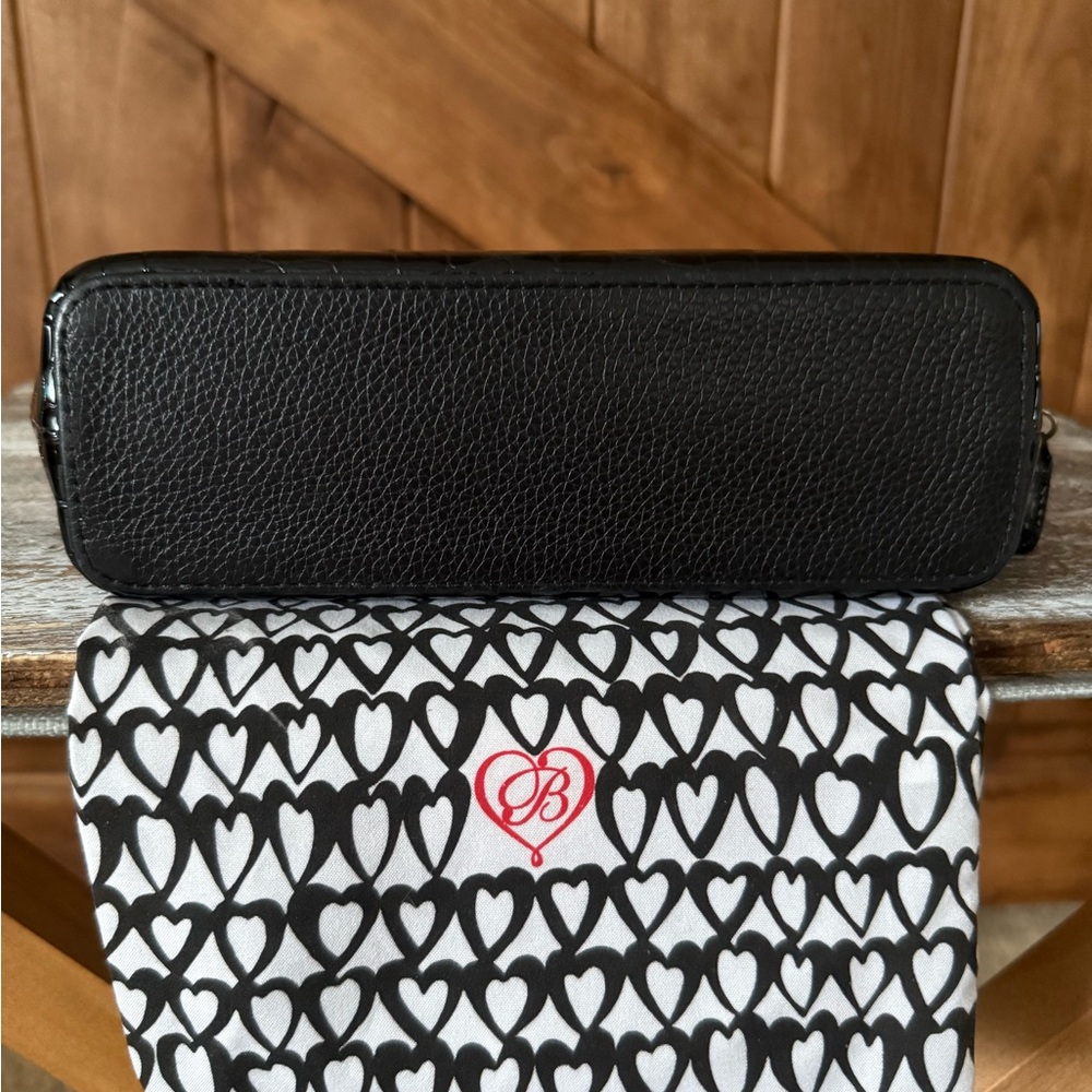 đź–¤Brighton Bellissimo Heart Large Black Leather Cosmetic Bag. - Picture 3 of 9